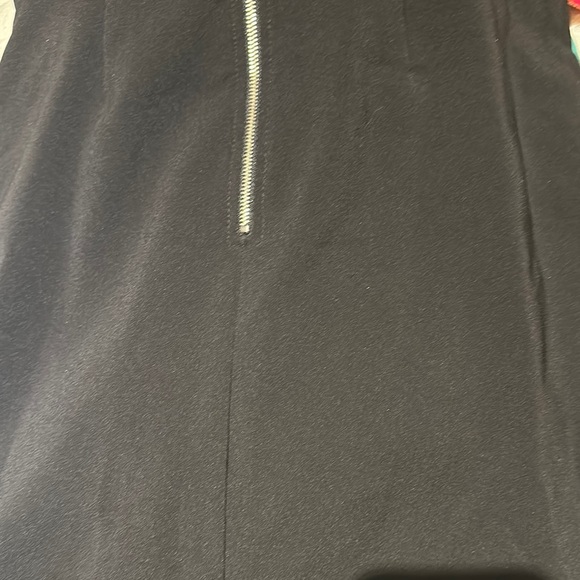 Elegant Black Midi Dress - Picture 5 of 5